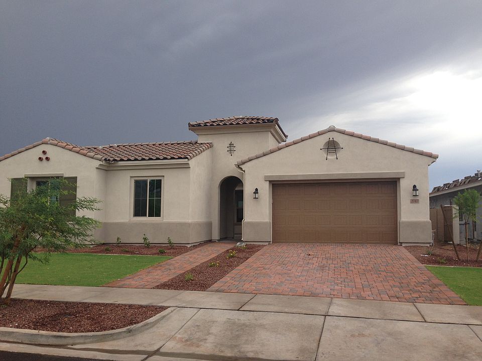2nd image of 2747 N Beverly Pl