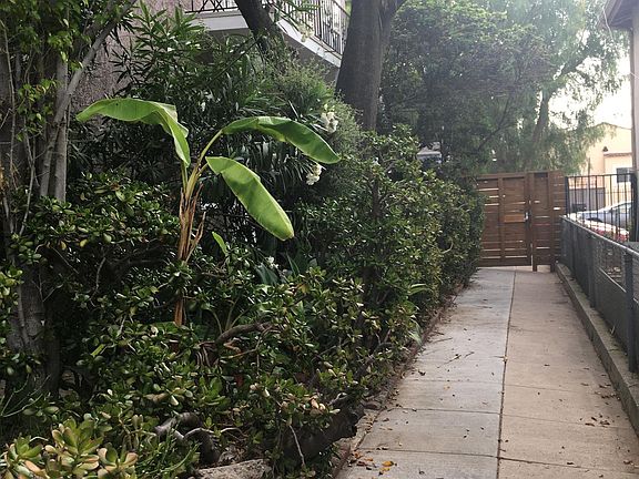 2nd image of 2035 Vista Del Mar St #1/4