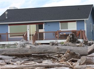 888 Livingston Bay Shore Dr, Camano Island, WA 98282