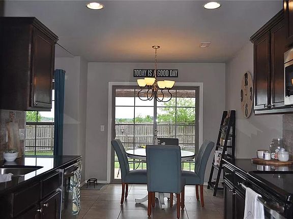 5th image of 509 W Worchester