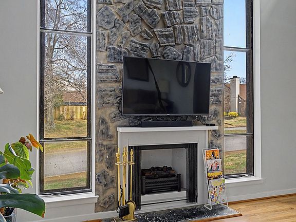 5th image of 218 Harpers Mill Ct