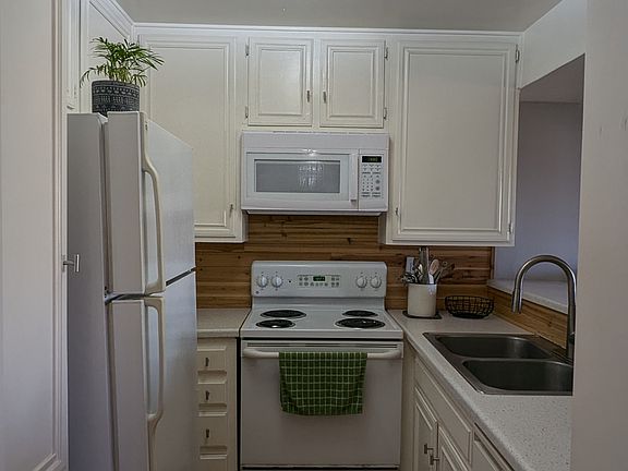 3rd image of 6930 Hyde Park Dr Unit 126