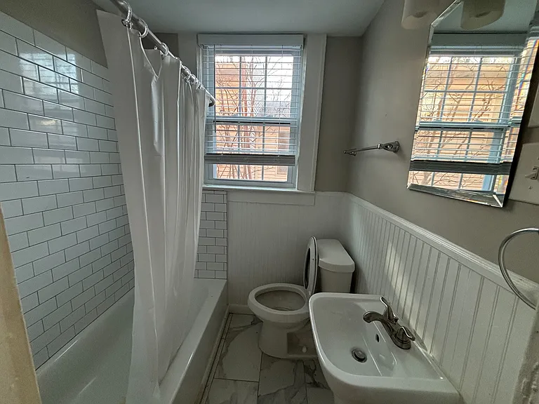 996 Greenwood Ave NE #7 — Photo 5