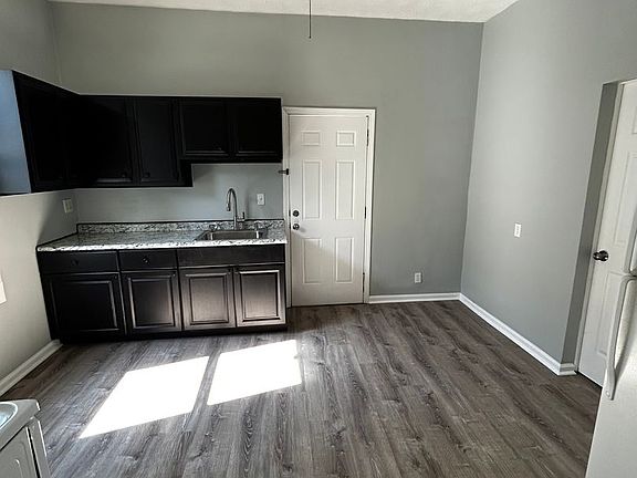 5th image of 1008 Fairview Ave