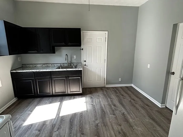 1008 Fairview Ave — Photo 5