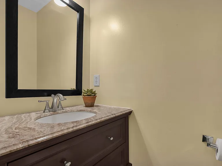 3084 Highland Park Dr — Photo 9