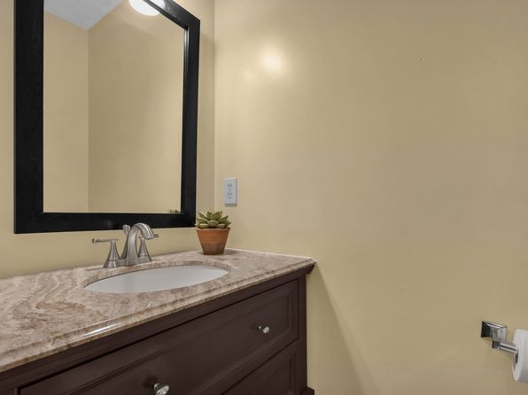 3084 Highland Park Dr