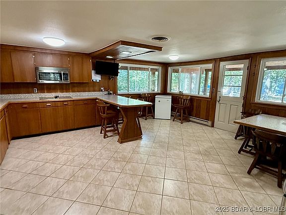 5th image of 76 Breezy Hill Ln