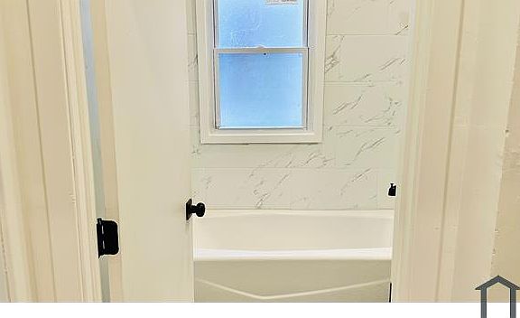 5th image of 11617 Parkview Ave #1