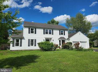 10 Dustin Dr, Lawrence Township, NJ 08648