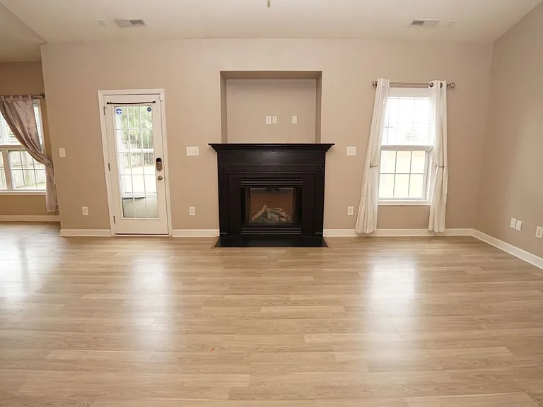 147 Moonstone Ct — Photo 7