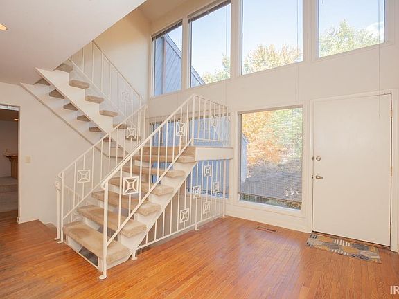3rd image of 8199 Yorkridge Dr