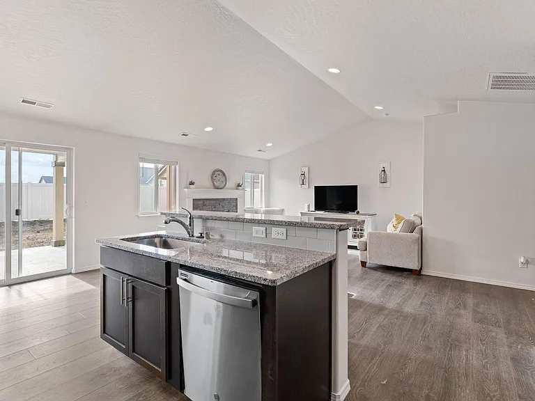 7913 W 55th Ave — Photo 8