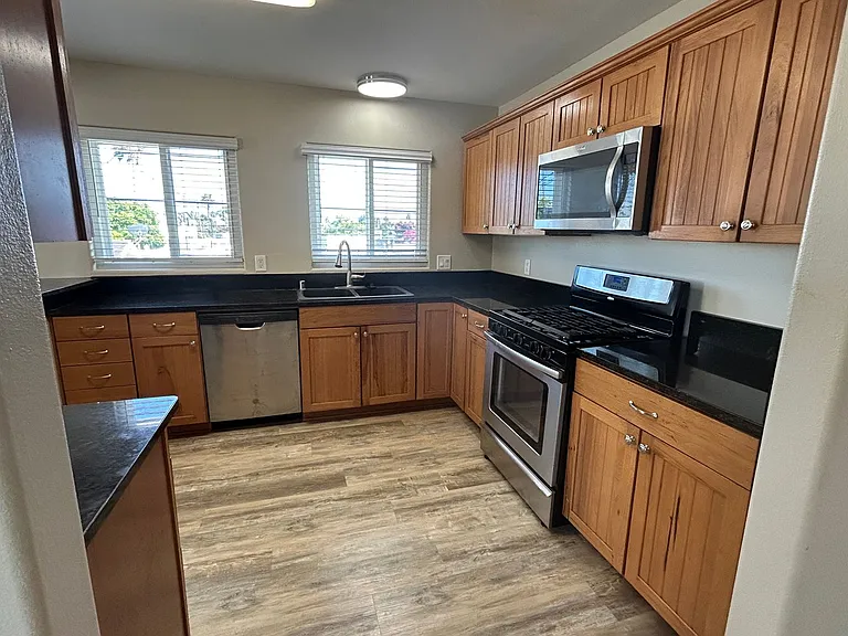 1149-1155 Felspar Street — Photo 20