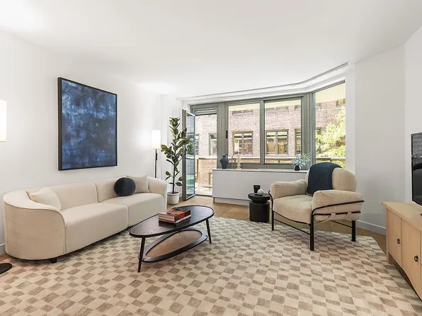 234 E 46th St APT 1805, New York, NY 10017