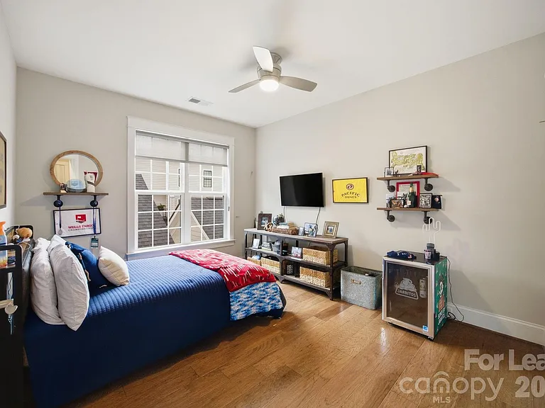 519 Griffith Village Ln — Photo 32