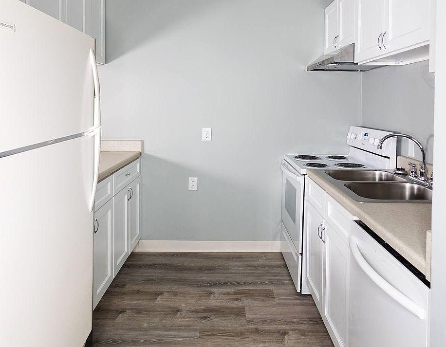 1st image of 1102 Salem Ave #1