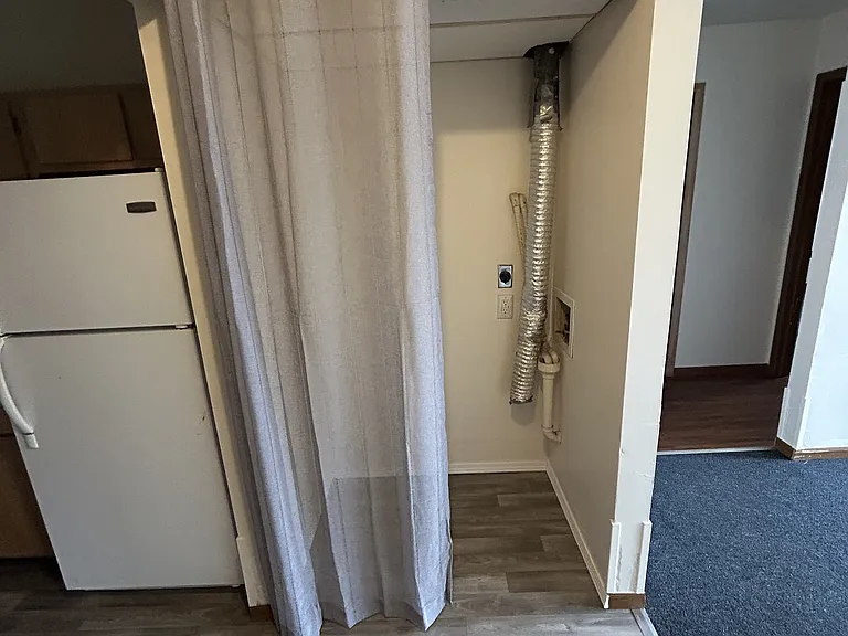 2062 Bradley Ct — Photo 2