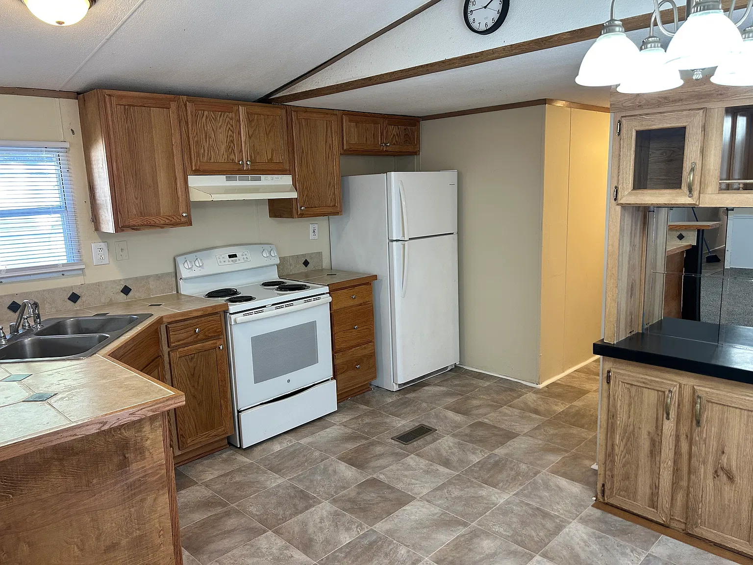 3 bed, 1150 sqft, $1,295 — Photo 1