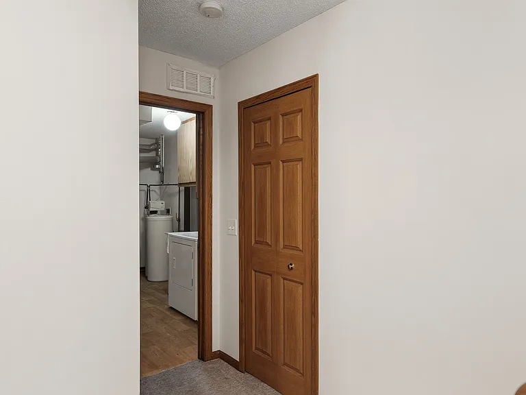 6860 Meadow Grass Ln S — Photo 7