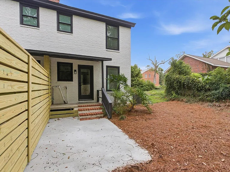 421 E Jennings St — Photo 37