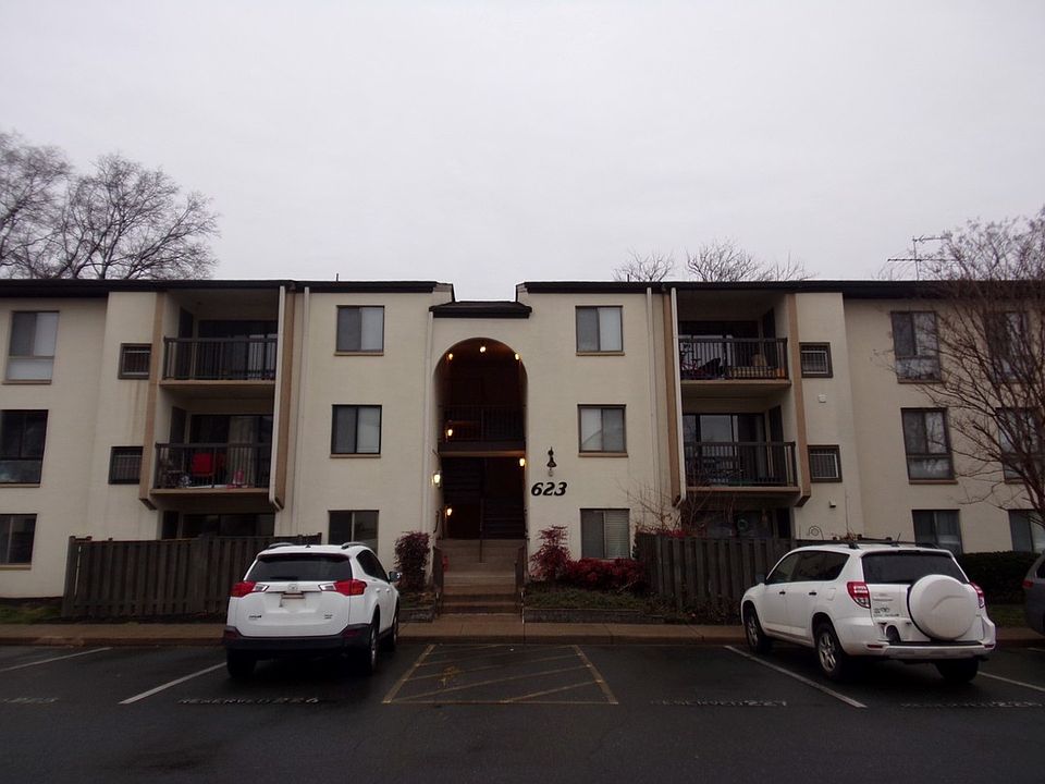 1st image of 623 Center St APT 102