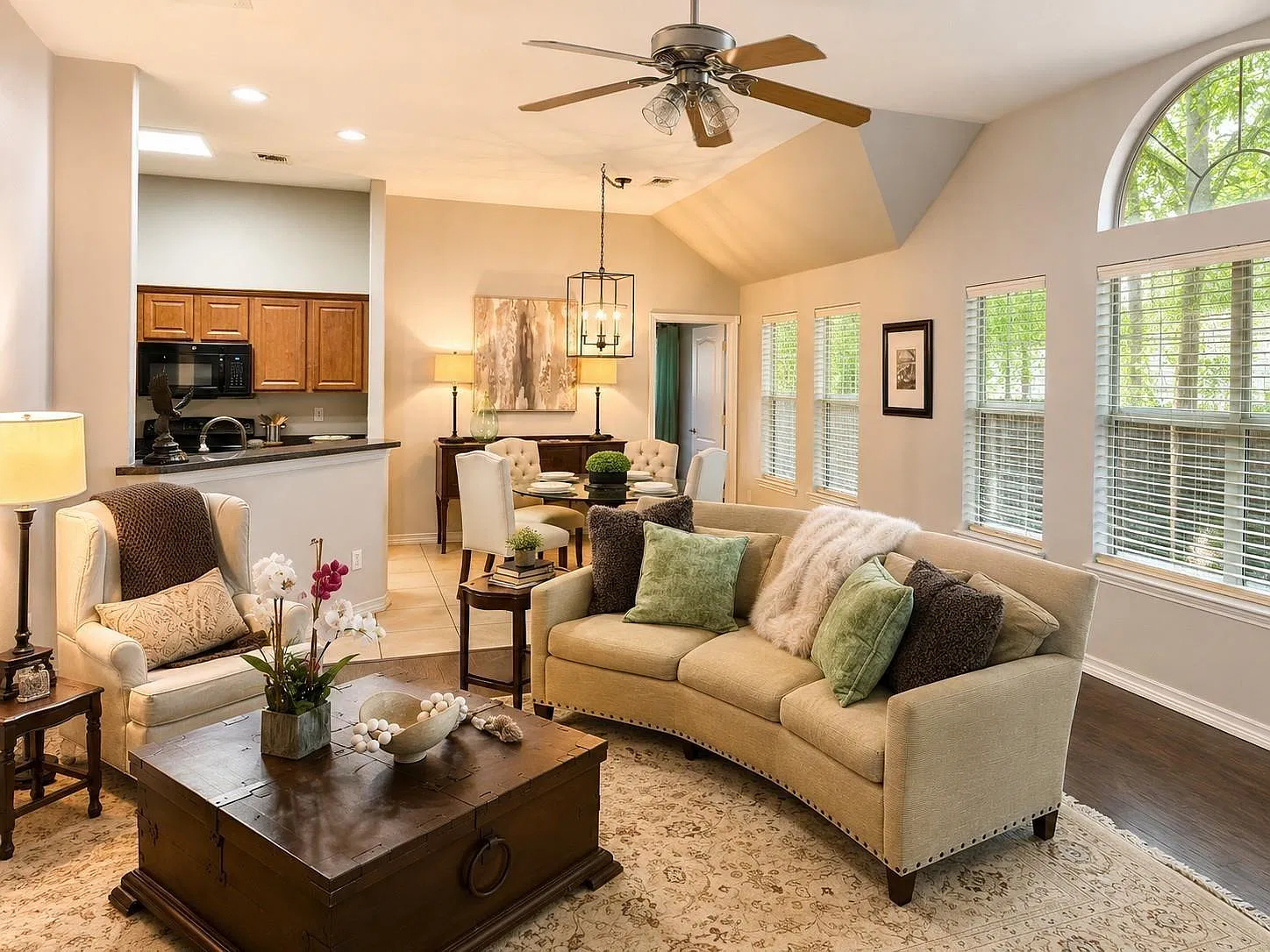 3 bed, 1327 sqft, $2,650 — Photo 3