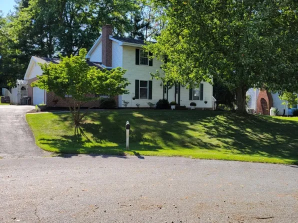 11830 Catoctin Dr, Waynesboro, PA 17268