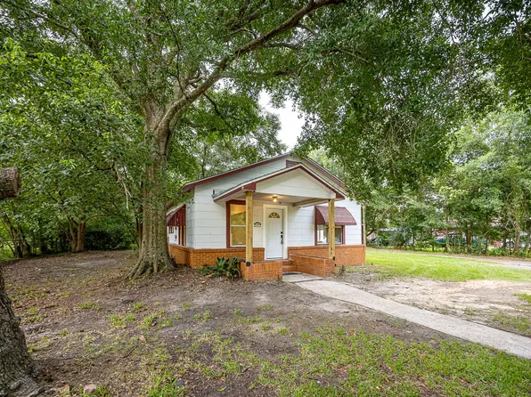 4406 Richard St, Moss Point, MS 39563