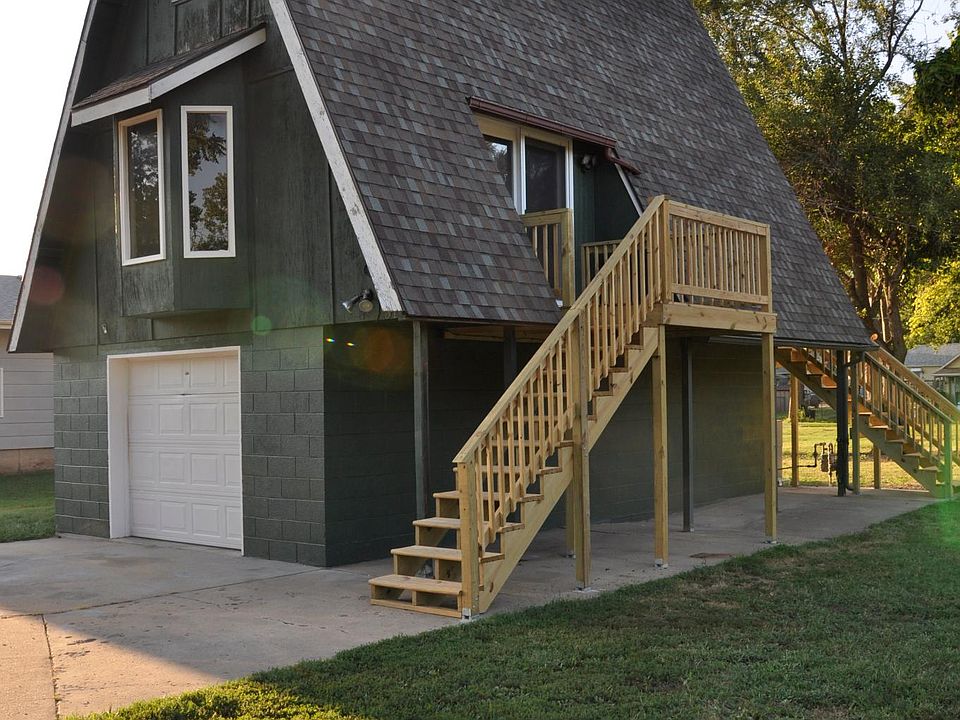 Exterior view of house.
