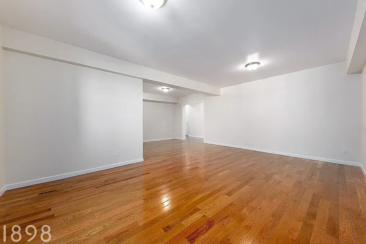 34-15 Parsons Boulevard — Photo 4