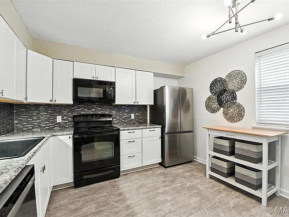 5th image of 1968 Greenglen Dr APT 102