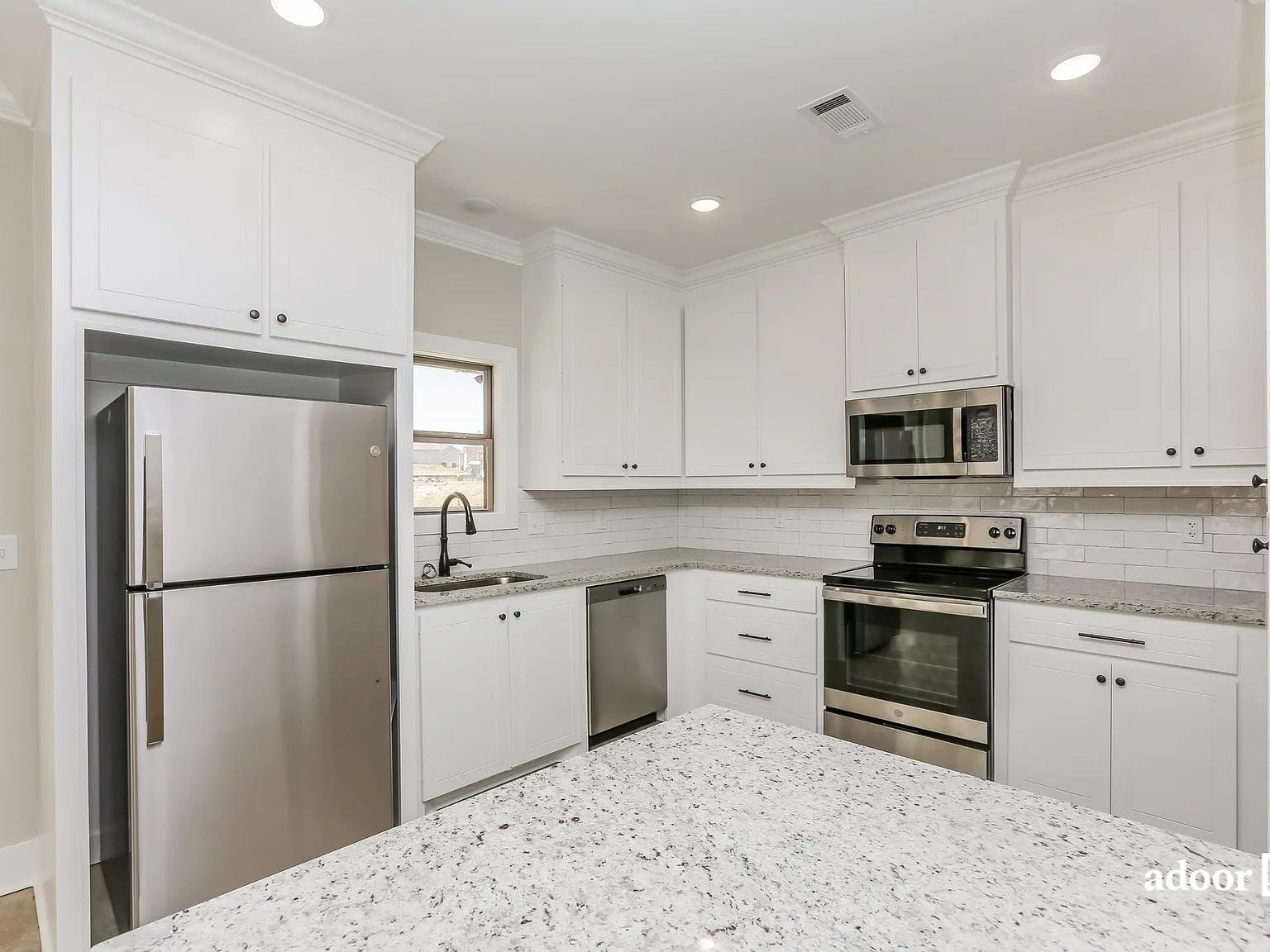 4 bed, 2.0 bath, 1850 sqft, $2,445 — Photo 3