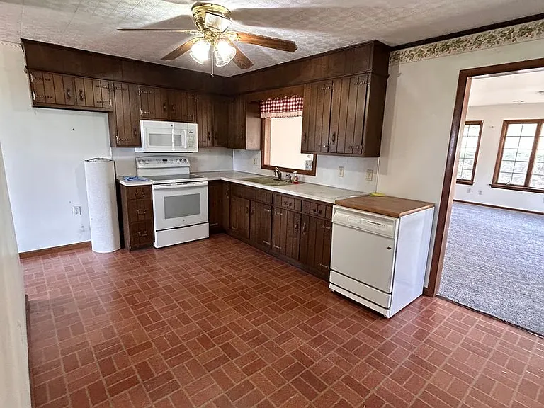 235 Reifsnyder Rd — Photo 3