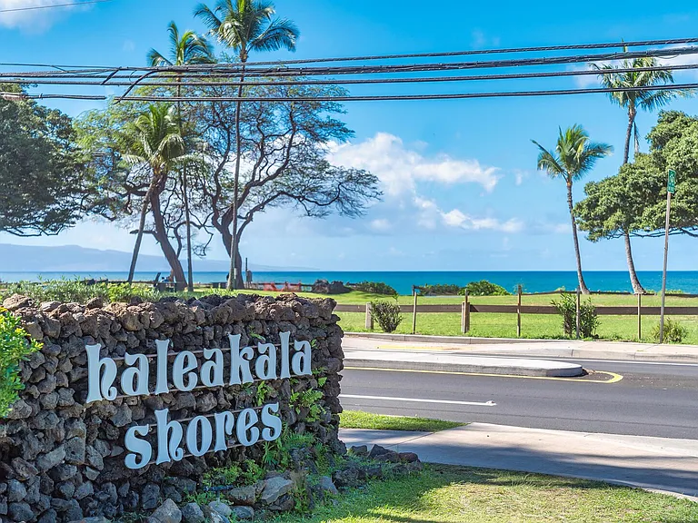 S Kihei Rd — Photo 31