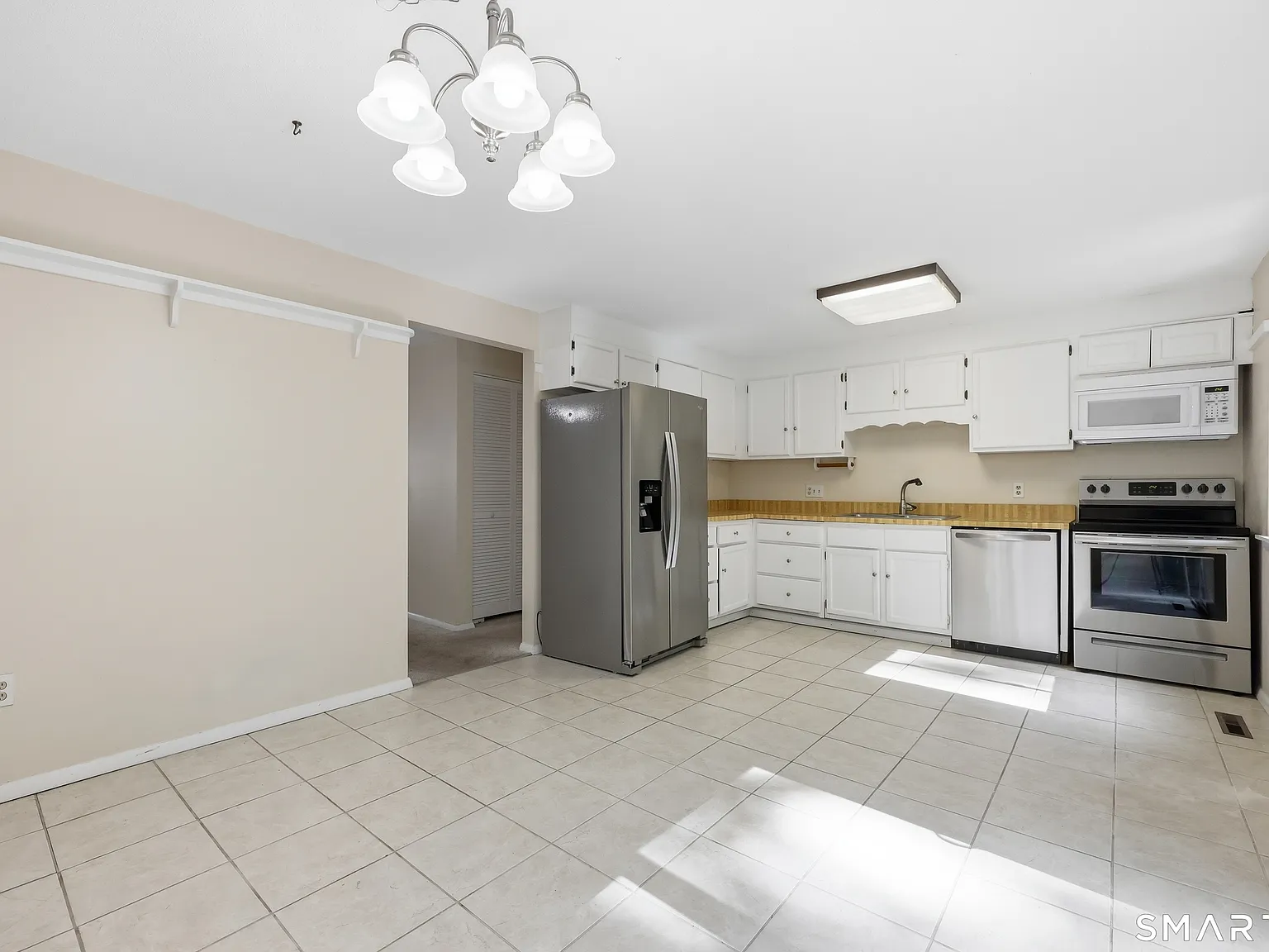 3 bed, 1.5 bath, 1370 sqft, $2,800 — Photo 3