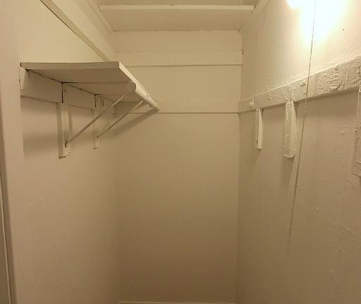 4th image of 528 W Aldine Ave #2F