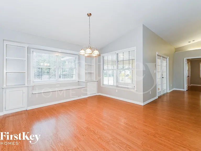 217 Greenwood Ave — Photo 5