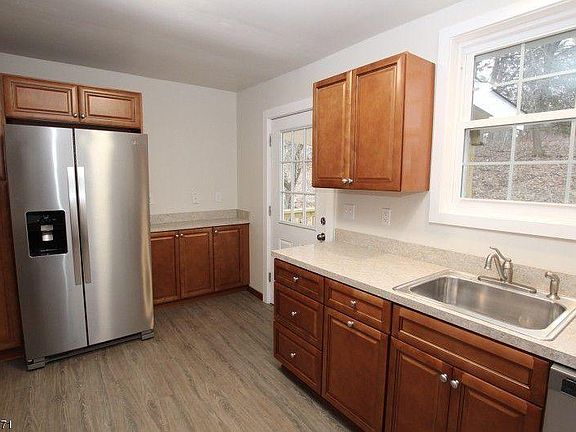 2nd image of 8 Douma Ct #2