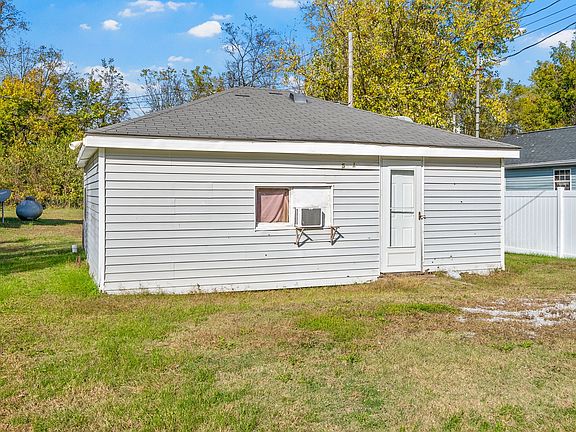 4th image of 5619 Pembroke Fairview Rd