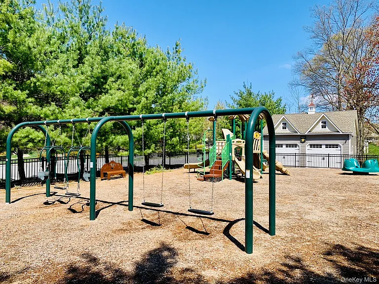 8 Green Ct — Photo 41
