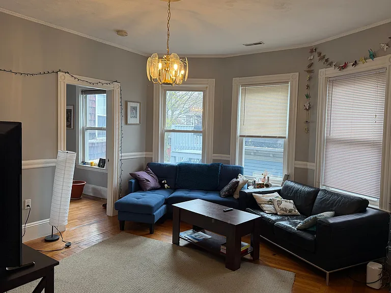 122 Calumet St — Photo 2