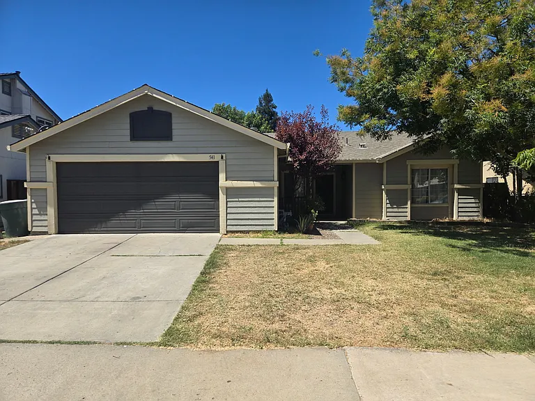 541 Moray Way — Photo 1