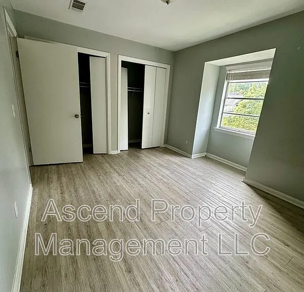 2410 Lyndon Ave #8 — Photo 7