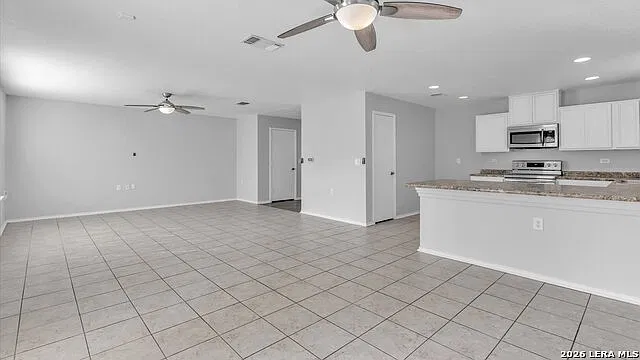 4 bed, 2.5 bath, 2222 sqft, $1,795 — Photo 2