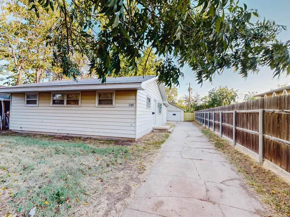 1780 S Seneca Ct, Wichita, KS 67213