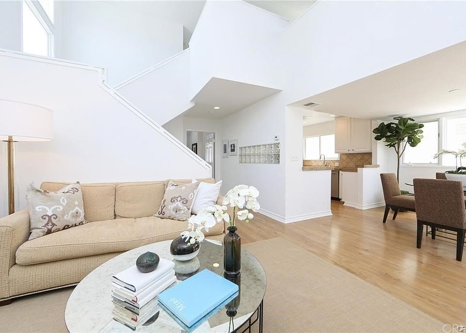 1st image of 508 1/2 Dahlia Ave