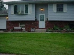 100 Poplar Ct, Hebron, IN 46341