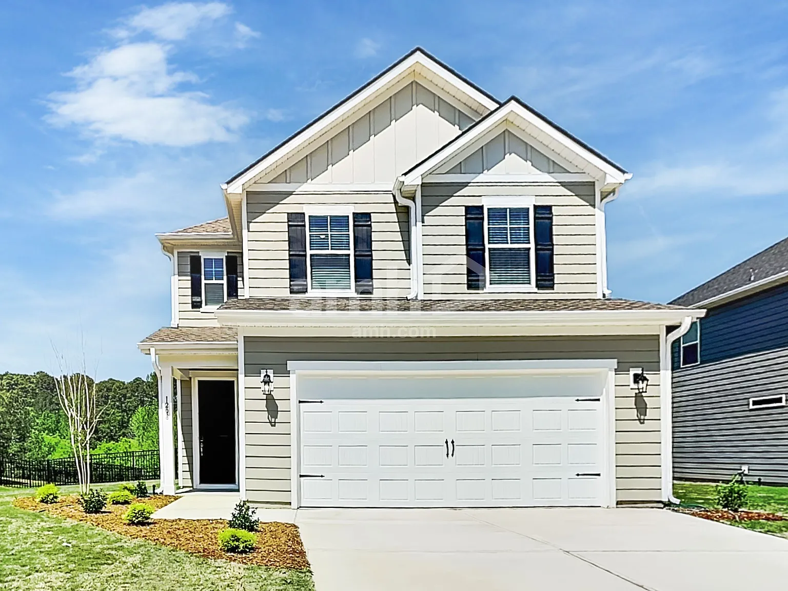 4 bed, 2.5 bath, 1977 sqft, $2,550 — Photo 1