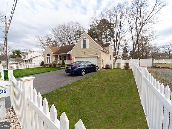 2nd image of 515 Pardee Blvd